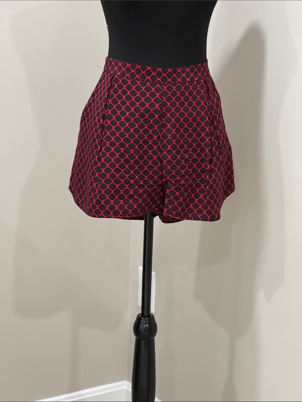 Club Monaco Red and Black Patterned Skort